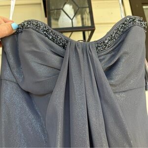 David’s Bridal NEVER WORN Bridesmaid dress. Size 6 - Flowy Gray/Pewter
